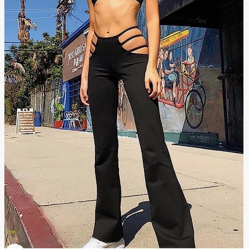 Zaful Flirty flare peekaboo pant zipup back hip cutouts M